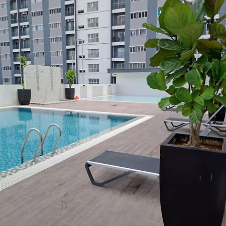 Impiana Homestay Near Putrajaya, Cyberjaya, Musliem Only,Wifi,Netflix Kampung Dengkil Exterior foto