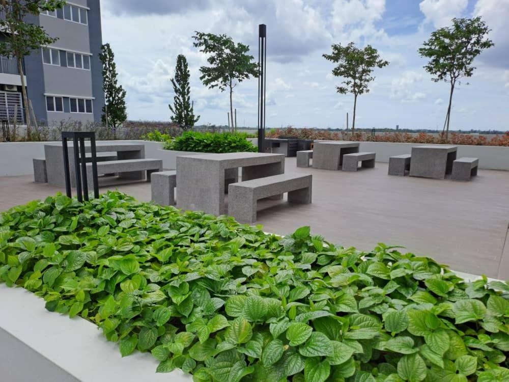 Impiana Homestay Near Putrajaya, Cyberjaya, Musliem Only,Wifi,Netflix Kampung Dengkil Exterior foto