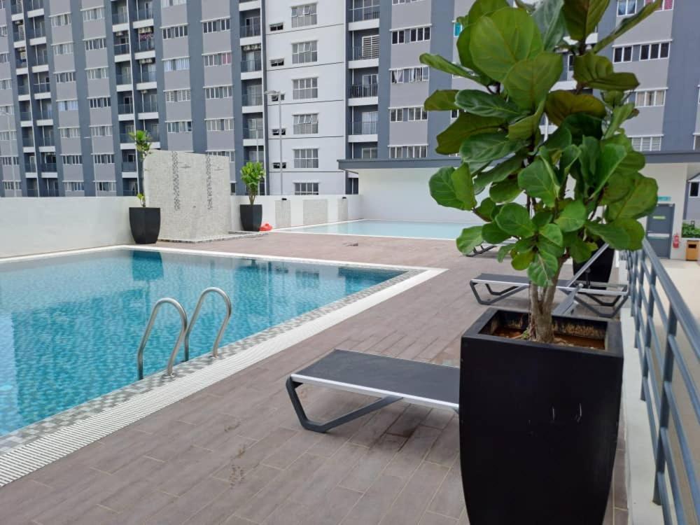 Impiana Homestay Near Putrajaya, Cyberjaya, Musliem Only,Wifi,Netflix Kampung Dengkil Exterior foto