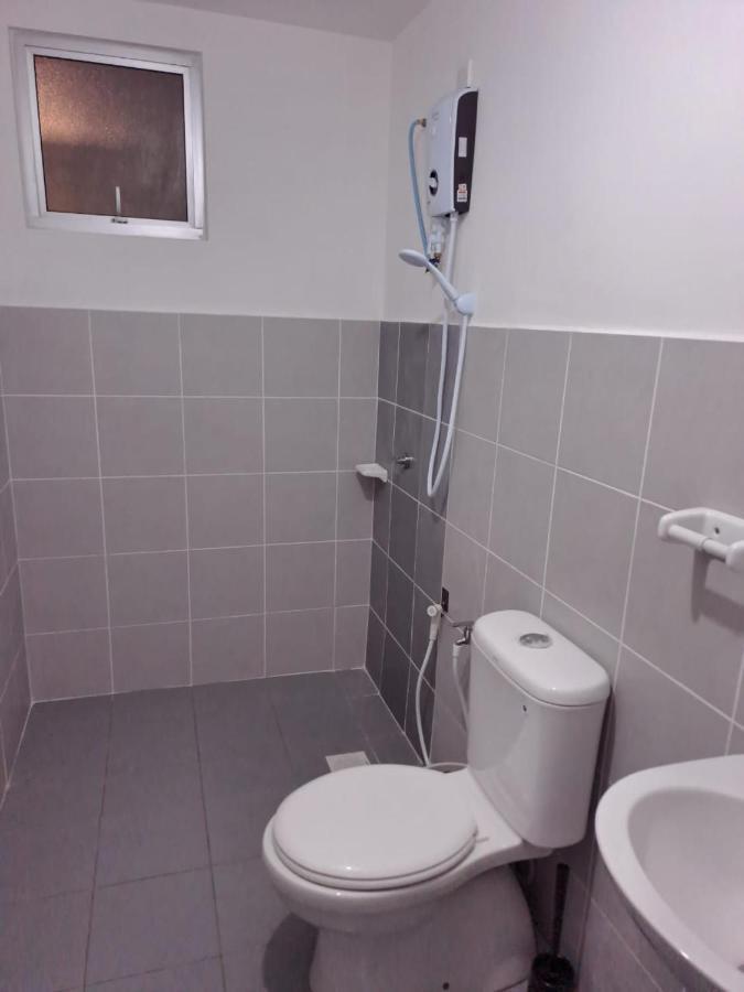Impiana Homestay Near Putrajaya, Cyberjaya, Musliem Only,Wifi,Netflix Kampung Dengkil Exterior foto