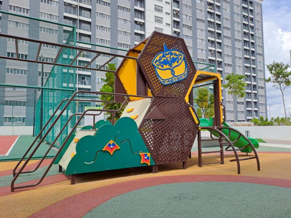 Impiana Homestay Near Putrajaya, Cyberjaya, Musliem Only,Wifi,Netflix Kampung Dengkil Exterior foto