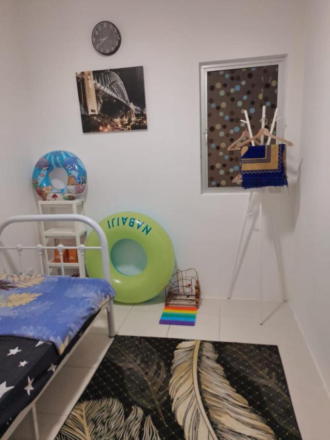 Impiana Homestay Near Putrajaya, Cyberjaya, Musliem Only,Wifi,Netflix Kampung Dengkil Exterior foto