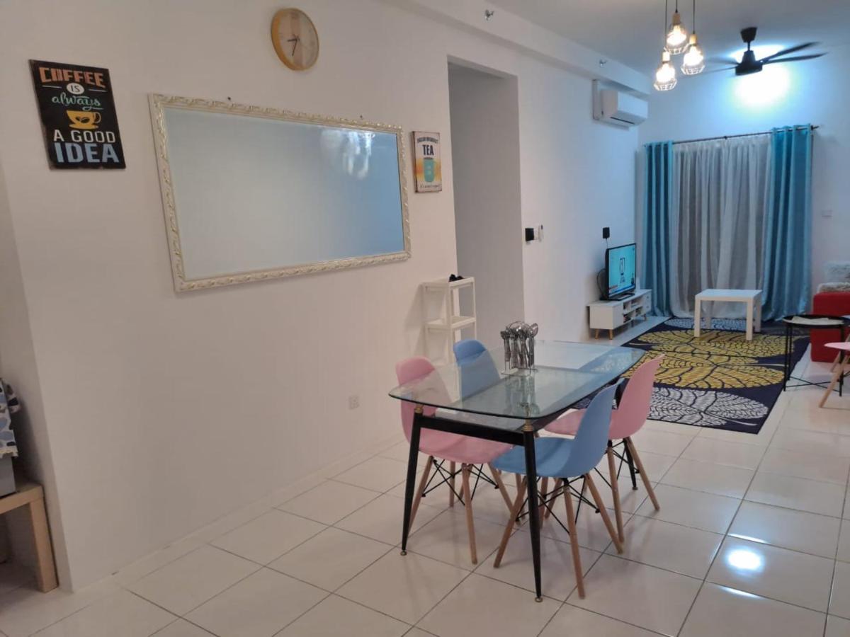 Impiana Homestay Near Putrajaya, Cyberjaya, Musliem Only,Wifi,Netflix Kampung Dengkil Exterior foto