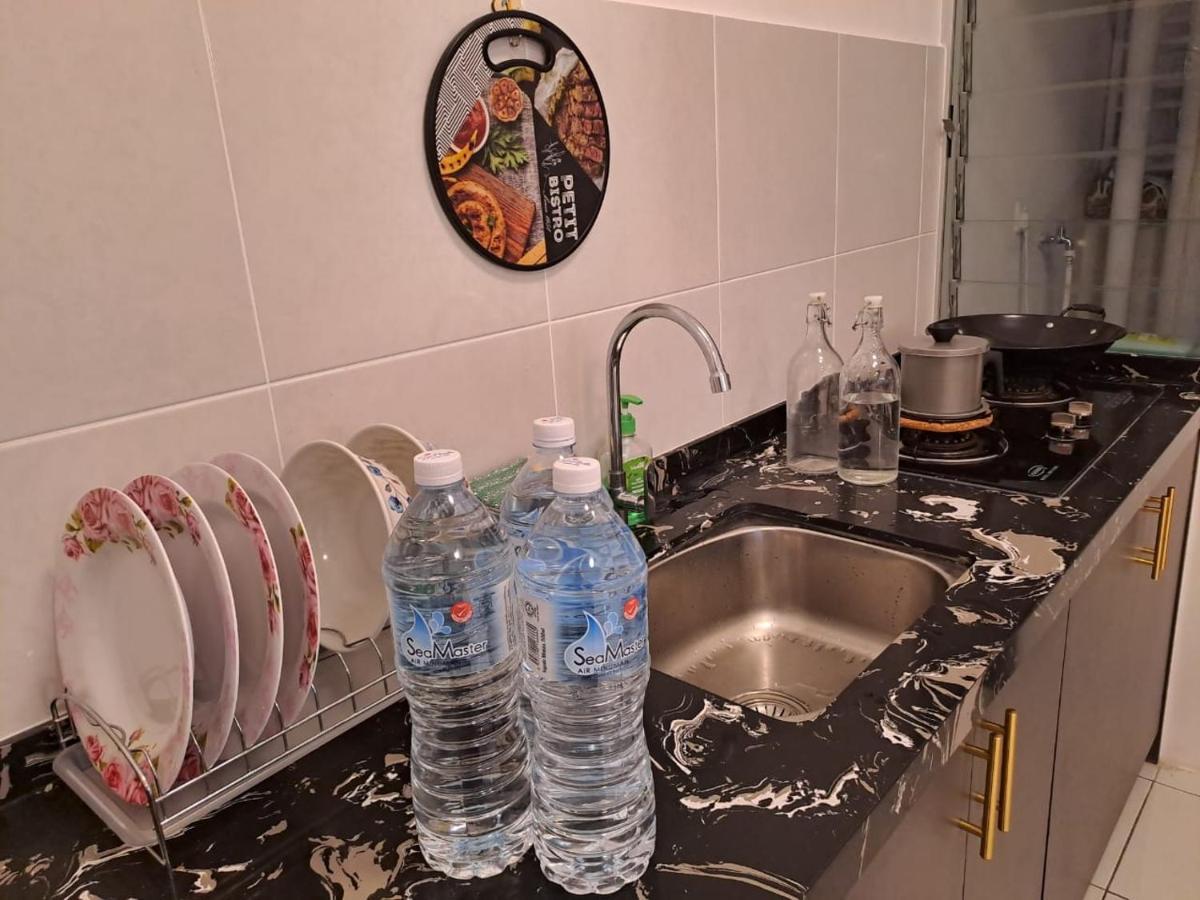 Impiana Homestay Near Putrajaya, Cyberjaya, Musliem Only,Wifi,Netflix Kampung Dengkil Exterior foto