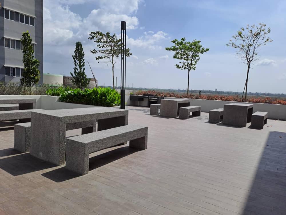 Impiana Homestay Near Putrajaya, Cyberjaya, Musliem Only,Wifi,Netflix Kampung Dengkil Exterior foto