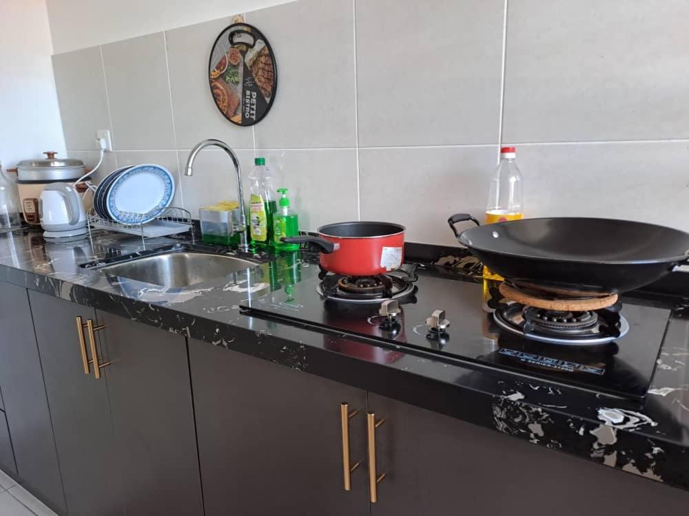 Impiana Homestay Near Putrajaya, Cyberjaya, Musliem Only,Wifi,Netflix Kampung Dengkil Exterior foto
