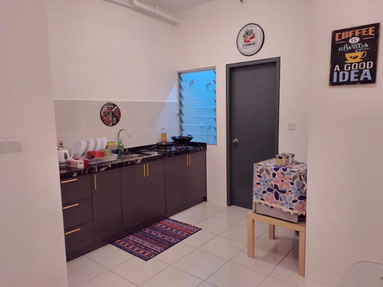 Impiana Homestay Near Putrajaya, Cyberjaya, Musliem Only,Wifi,Netflix Kampung Dengkil Exterior foto