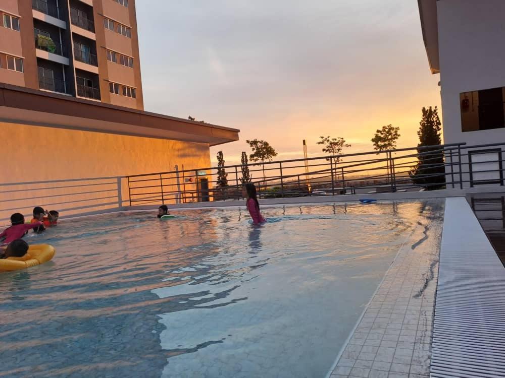 Impiana Homestay Near Putrajaya, Cyberjaya, Musliem Only,Wifi,Netflix Kampung Dengkil Exterior foto