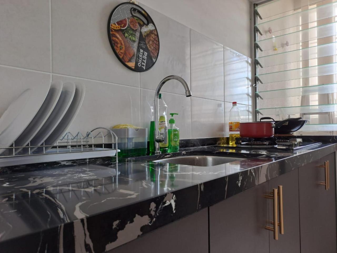 Impiana Homestay Near Putrajaya, Cyberjaya, Musliem Only,Wifi,Netflix Kampung Dengkil Exterior foto